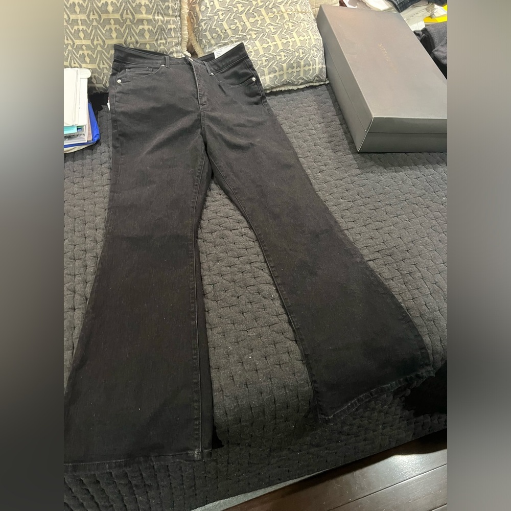 Slim Flare Jeans. Just the right amount of stretch.Cute for dress up/dress down.